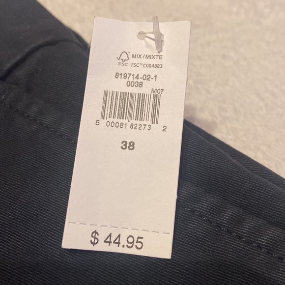 NWT GAP Size 38 12” Black Short - Picture 2 of 7